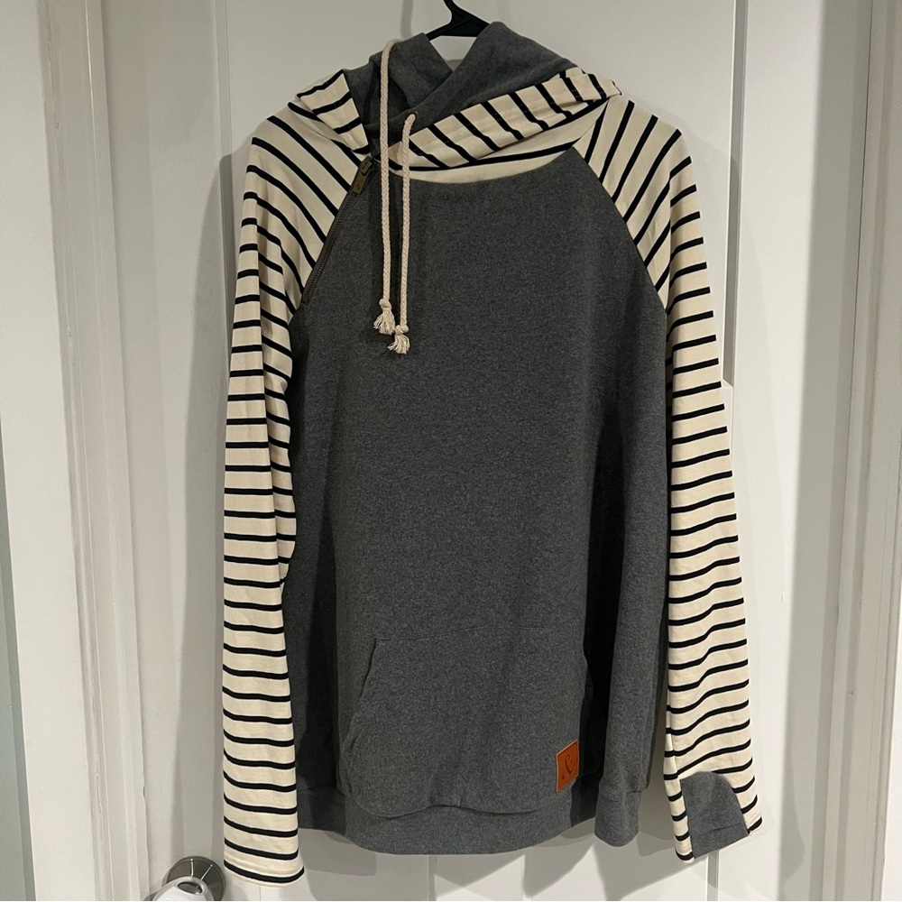 NWOT Women’s XL Ampersand Ave Doublehood Sweatshirt